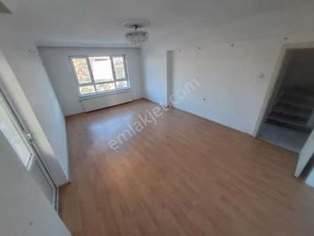 Bilgen Vatan'dan Çaldıran'da Cadde Üzeri Asansörlü Masrafsız 6+1 Satılık Dubleks