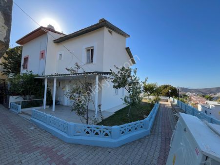 Seferihisar Ümürbeldesinde Satılık 4 +1 Villa Deniz Manzaralı