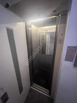 Hakimevlerinde Cadde Yakını 2.5+1 İçi Bakımlı Satılık Daire