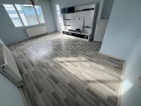 Buca Parisa'dan Yıldız Mah. Doğalgazlı Site İçi Ara Kat Kiralık 3+1