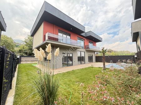 Sapancada Göl Manzaralı Havuzlu Müstakil Villa - Bahadır Eker'den