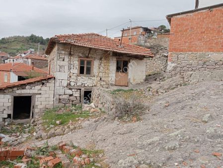 Komutan Emlaktan Bergama Alhatlıda Manzaralı Köy Evi