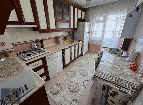 Parla Emlak'tan Mareşal Çakmak Mah. 3+1/3.kat/100m2