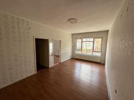 Tepebaşı Mah Çapraz Sokak 1. Katta 2+1 Güney Batı Cephe