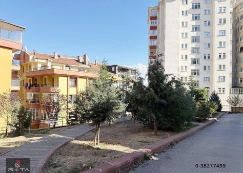 Rota'dan Hastanelere Yürüme Mesafesinde 3 Balkonlu Katta Bakımlı 2+1 !!