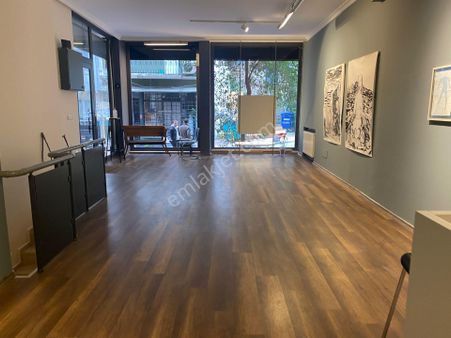 Beyoğlu Çukurcuma Da Bir Çok İş Koluna Uygun Satılık Dükkan