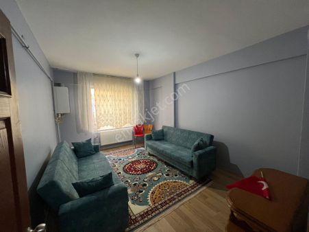 Akademi'den Yenibağlar'da Ara Kat Eşyalı Kiracısız Satılık 1+1