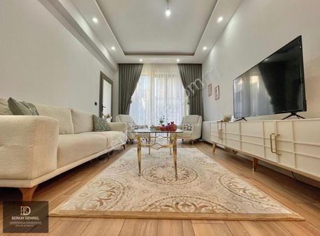 Berkay Demirel'den Akçay Merkezde Ön Cephe Ayrı Mutfak 2+1 Daire