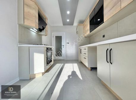 Berkay Demirel'den Altınkumda Ebeveyn Banyolu Asansörlü 3+1