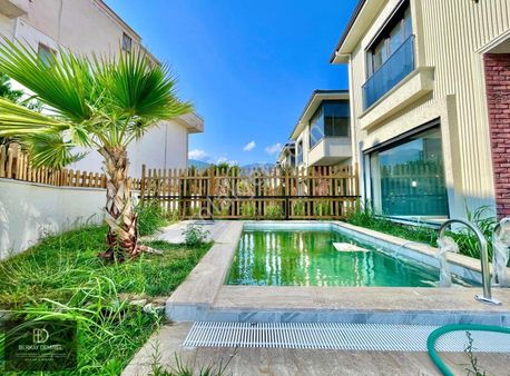 Berkay Demirel'den Kızılkeçilide Eşsiz Manzaralı 4+1 Villa