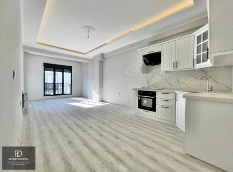 Berkay Demirel'den Altınkumda Ebeveyn Banyolu 2+1 Daire