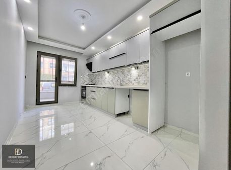 Berkay Demirel'den Akçayda 1 Yaşında Site İçerisinde 2+1 Daire