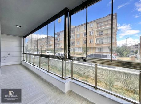 Berkay Demirel'den Akçayda Cam Balkonlu Doğalgazlı 2+1 Daire