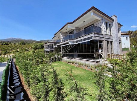 Şehzadeler Sancaklı Uzunçınar Satılık 200 M2 Dubleks 3+1 Villa