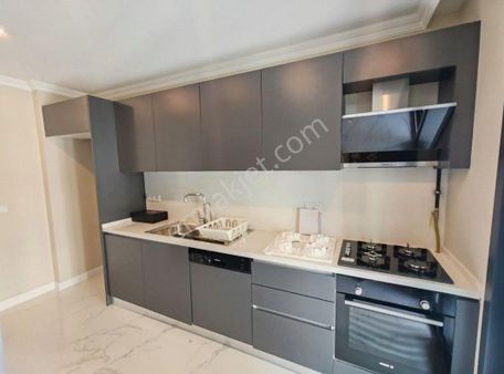 Suadiye'de Satılık 3+1 Balkonlu 102 Net 1 Yaşında Boş Otoparklı İskanlı Ebeveyn Banyolu