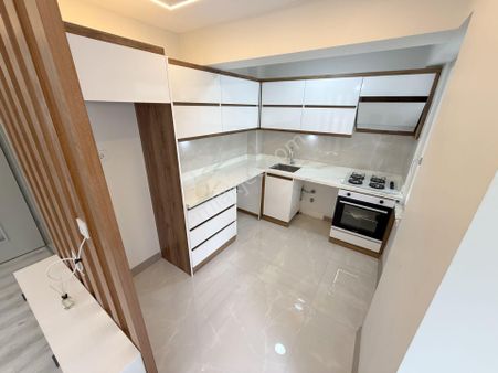 🔴🔴 Güç Gayrimenkul'den Akçay'da Ön Cephe Ara Kat İçi Full Yapılı Lüx Satılık 2+1 Daire