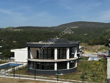 Kuşadası Eşin Vadi'de Yüksek Giriş Doğa Manzaralı Sıfır 2+1 Eşyalı