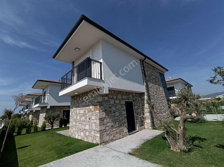 Kuşadasında Son Kalan Villa! Köşe Konum- Özel Havuz-geniş Bahçe-lux Donanım
