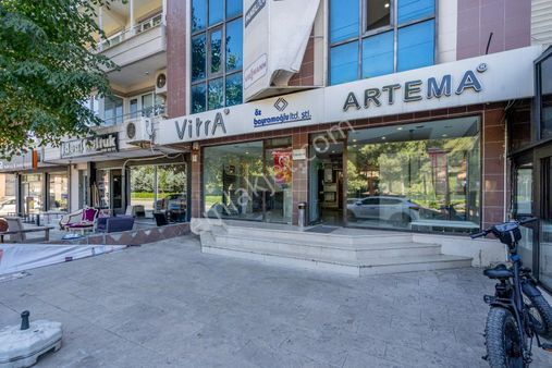 Remax Leon Hürriyet Cadde Kat Mülkiyetli 3 Katlı 270 M2 Dükkan