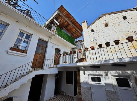 Vera'dan Satılık Kale Manzaralı 5+1 Antep Evi