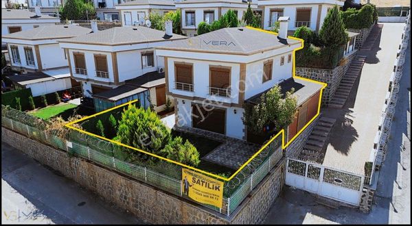 Beştepe'de Şehir Manzaralı Masrafsız 3+1 Villa