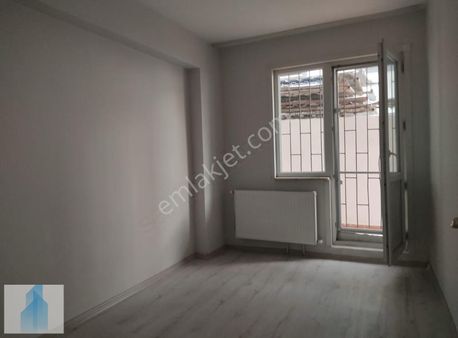 Bahçelievler Cumhuriyet Mah De Satılık Baçekatı 2+1 80m² Daire