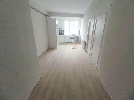 Emlak Dünyasından Maltepe Girne'de Kelepir 1+1 Fırsat Daire