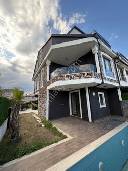 Kocaali Alandere Mah. 185m2 Arsa İçinde Tamamen Müstakil 4+1 Deniz Manzaralı Satılık Tripleks Villa