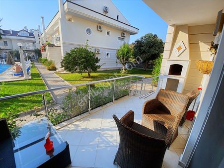 Denize Yakın Havuzlu 2+1 Giriş Kat Lüks Daire