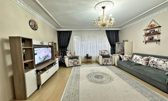 Kanuni'de Sağlık Ocağı Yanında Yüksek Giriş Konumlu Genç Bina