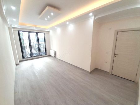 Seba'dan Sefaköy Merkezde 2+1 85m2 Fısat Satılık Yüsek Giriş D..