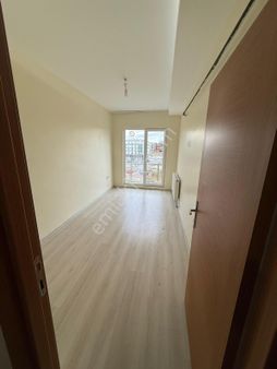 Cumhuriyet Mahallesi Cadde Üzeri Kiralık 2+0 Balkonlu Arakat Daire