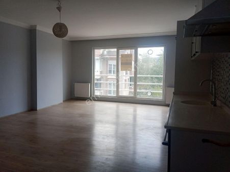 Plaj Yolunda, Servis Güzergahında Kiralık 1+1 Boş Daire