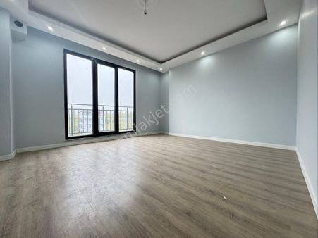 Satılık Asansörlü Ara Kat