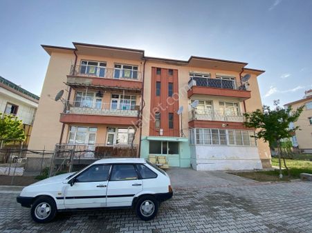 Veysel Karani Cad. Yanı Son Kat Bakımlı 2+1 Boş Satılık Daire