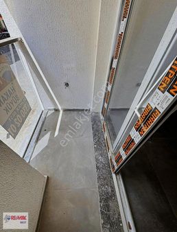 23 Hakan Büyük"ten Karşıyaka Çarşı Yürüme Mesafesinde 1+1 Ofis