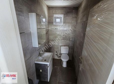 1 Menemen Seyrek'te Sıfır Binada Kiralık Dükkan Merkezi Konumda