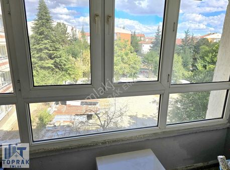 Toprak Emlaktan Uluönder Ssk Bloklarında Ful Bakımlı Satılık 3+1