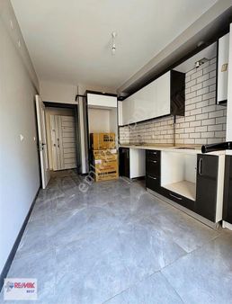 35 Hakan Büyük"ten Demirköprü İzban Yürüme Mes.2+1 Ara Kat Daire