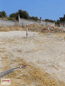 4 Buca Kaynaklar'da Doğayla İç İçe Yatırımlık Tarla Fırsatı...