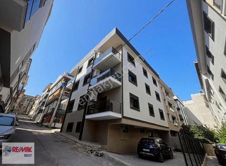 1 İzmir Karşıyaka Zübeyde Hanım Mahallesinde Kiralık 2+1 Daire