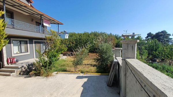 Bornova Yakaköy Fırsat Arsa Ve 4+1 Müstakil Tadında Yaşam Alanı Satılık Bahçe | 590 M²