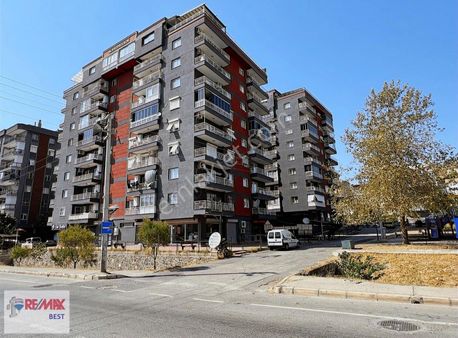 1 Bayraklı Postacılarda Geniş Teraslı Ve Ferah 3+1