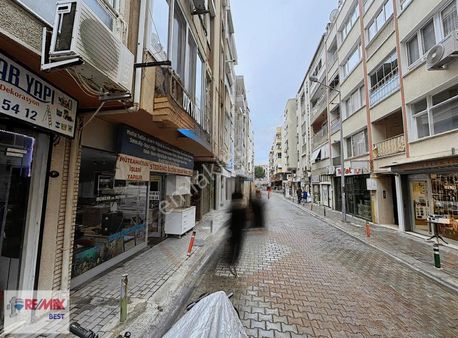 15 Bahadır Tamsan Karşıyaka Merkezde Çarşı Yakını Satılık Dükkan