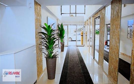 10 Konak Metro Yakını Sağlık İşhanında Satılık Ofis