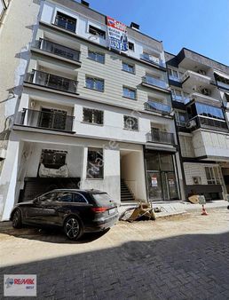 19 Hakan Büyük"ten Zübeydehanım Caddesi Üstü Satılık Sıfırdükkan