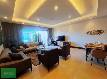 Denize 0 Mesafede Lüks Site İçersinde Satılık Villa