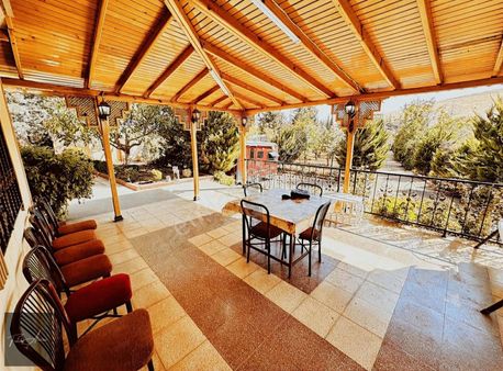 Ana Bulvar Üzeri Havuzlu Bağevi