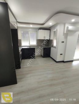 Nuray Ayhan'dan Yeniköy Merkezde 1+1 Eşyasız Kiralık Daireler