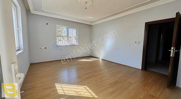 Yeniköy Mahallesinde Kiralık 3+1 Yüksek Giriş Geniş Daire